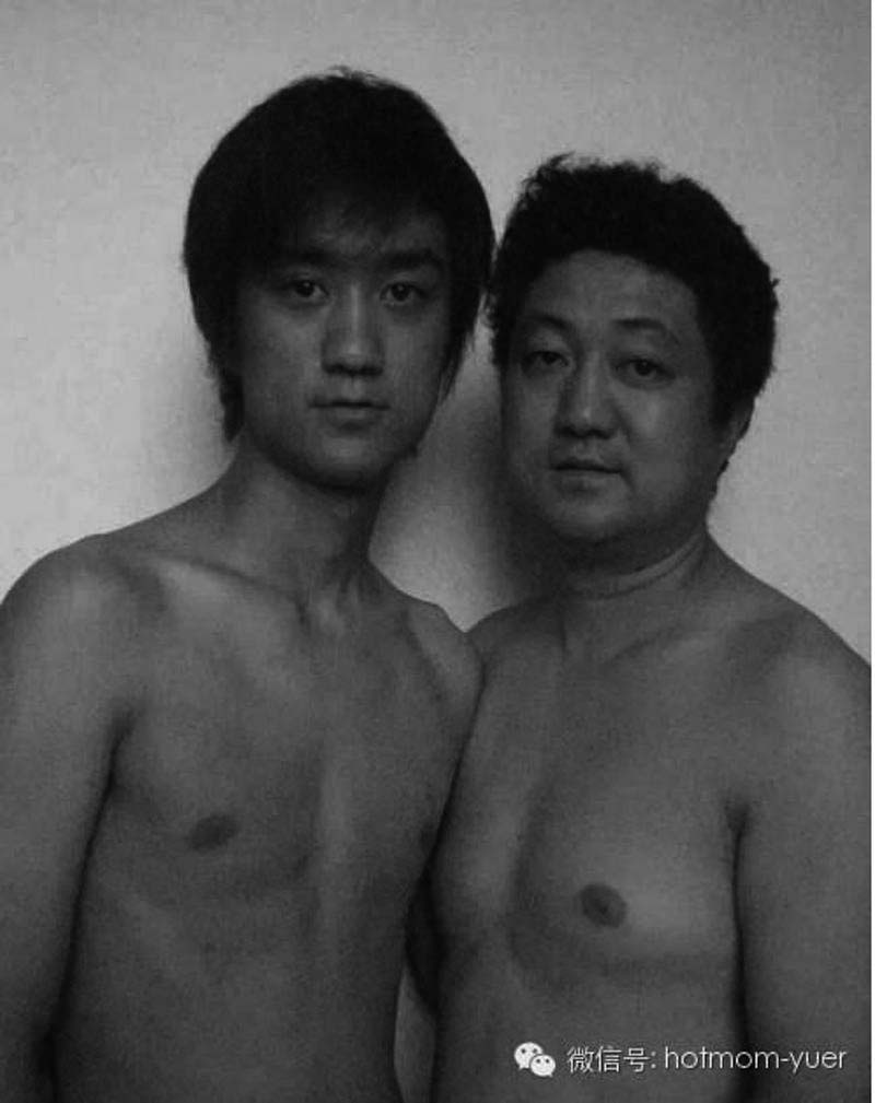 Un padre y su hijo se toman la misma foto durante 27 años. La última es TAN HERMOSA