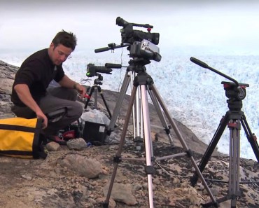 Apunta con su cámara hacia un glaciar gigante, ¿pero qué pasa cuando mira? Tiene ESCALOFRÍOS con lo que ve