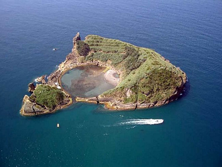 14 islas que se parecen MUCHO a otras cosas. La #9 es INCREÍBLE