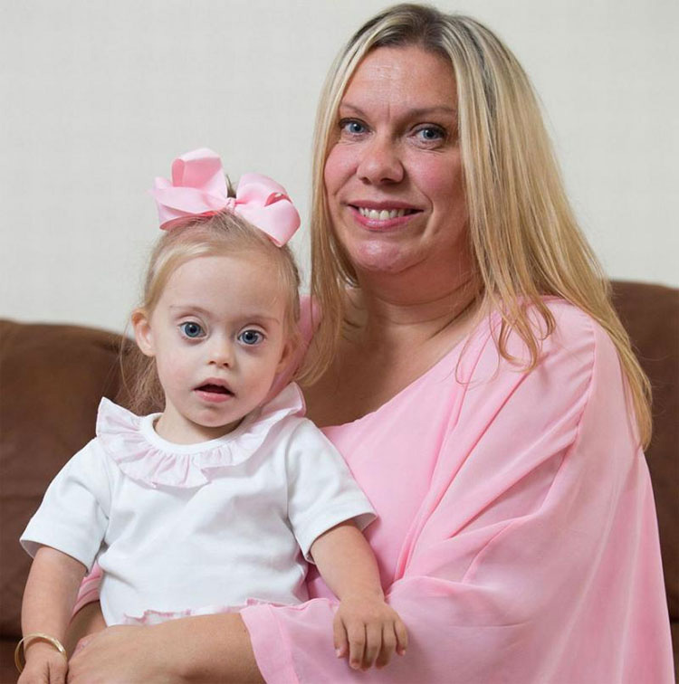 Niña con síndrome de Down gana dos contratos de modelo gracias a su sonrisa. ¡ES PRECIOSA!