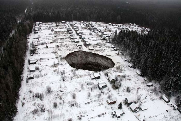 Lo que se está TRAGANDO este remoto pueblo de Siberia es absolutamente insano (e IMPARABLE)