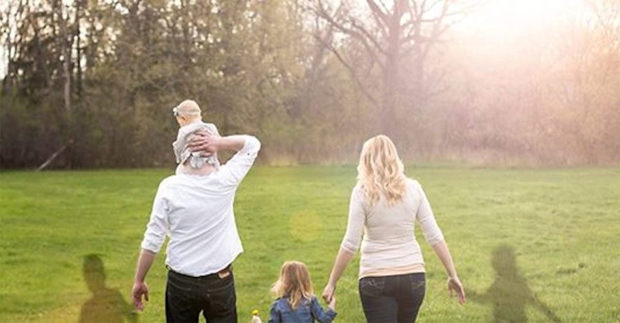 Mira de CERCA el retrato de ésta familia. Se ha hecho VIRAL por una razón conmovedora...