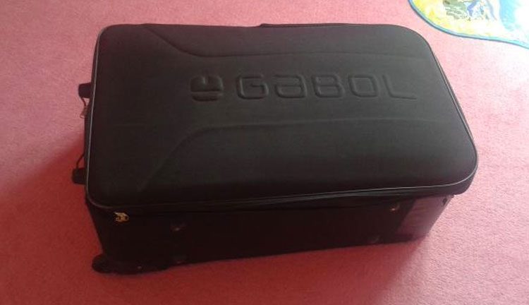 Trajo una maleta al hospital. Cuando las enfermeras vieron lo que había dentro se pusieron a LLORAR...