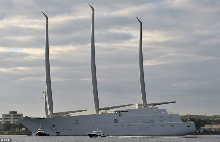 Este es el primer viaje del 'mega-yate A', el mayor (y más caro) yate de vela del mundo