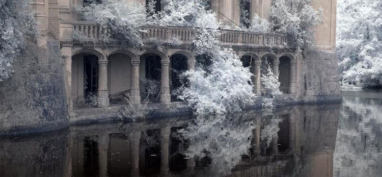 Este castillo olvidado fue abandonado tras un incendio en 1932. Verlo de cerca es IMPRESIONANTE