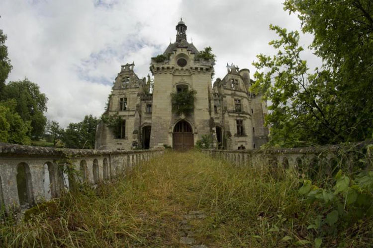 Este castillo olvidado fue abandonado tras un incendio en 1932. Verlo de cerca es IMPRESIONANTE