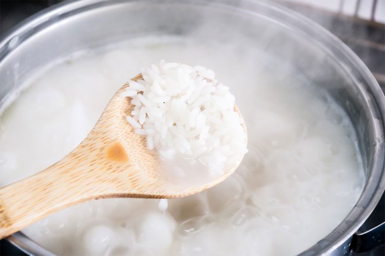 Esta nueva manera de cocinar el arroz reduce drásticamente sus calorías. ¡INCREÍBLE!