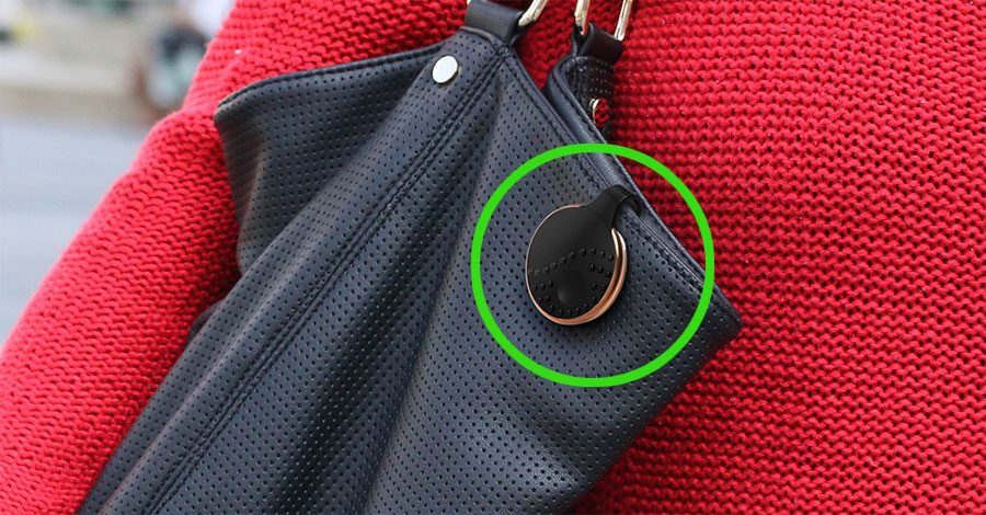 Parece un bolso normal. ¿Pero ves ese clip negro? ¡Esto podría salvar tu vida!