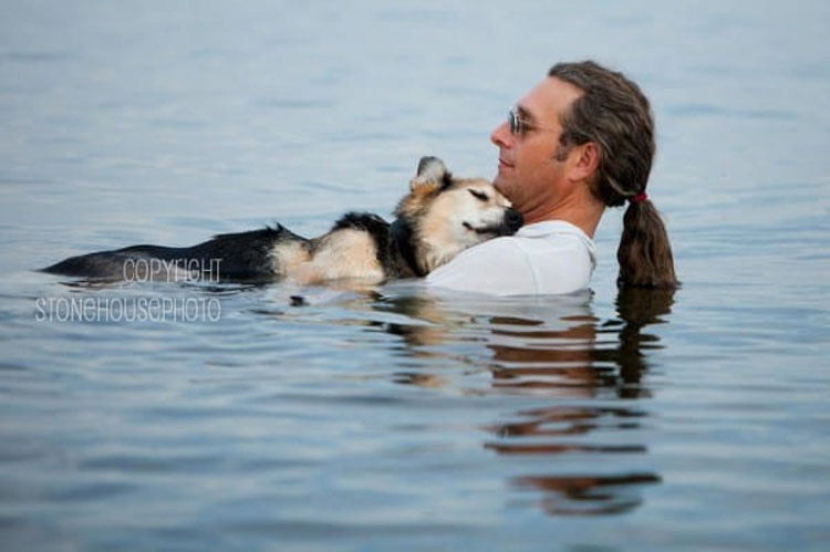 Esta "oración de un perro" te romperá el corazón en 2 minutos