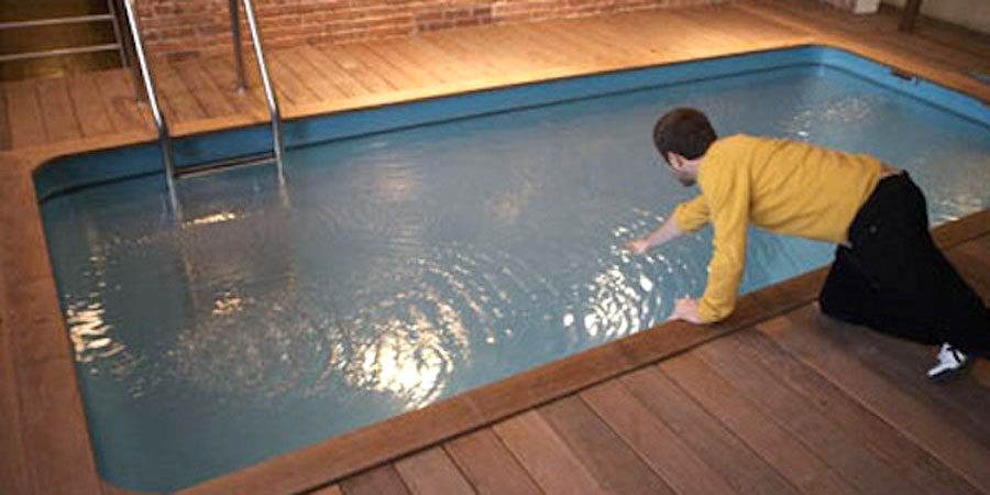 Esto parece una piscina normal, pero MIRA lo que hay debajo de la superficie...