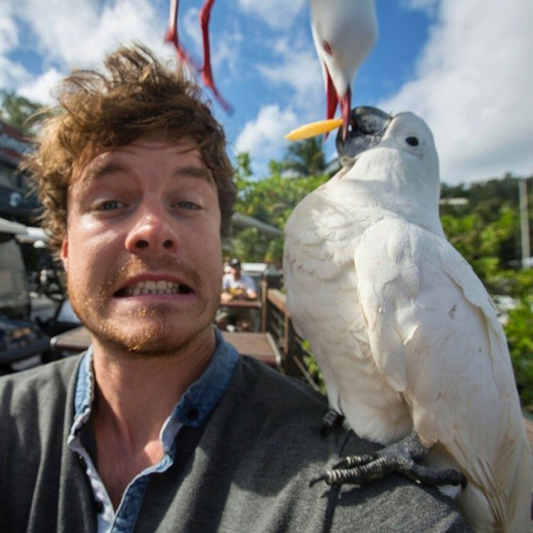 Este chico explica cómo tomar selfies con todo tipo de animales salvajes