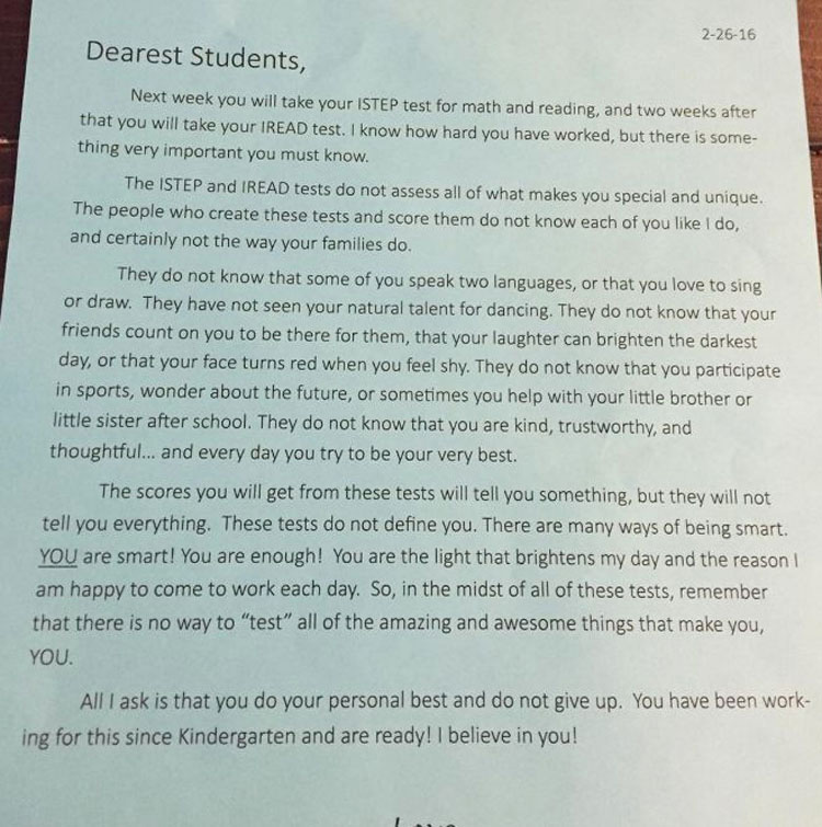 Su maestro le hizo llorar en clase. Cuando su madre descubre por qué, compartió esta carta