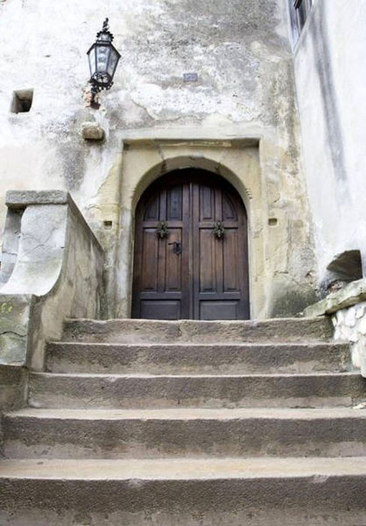 Este hermoso castillo acaba de subir a la venta... Pero guarda un aterrador secreto