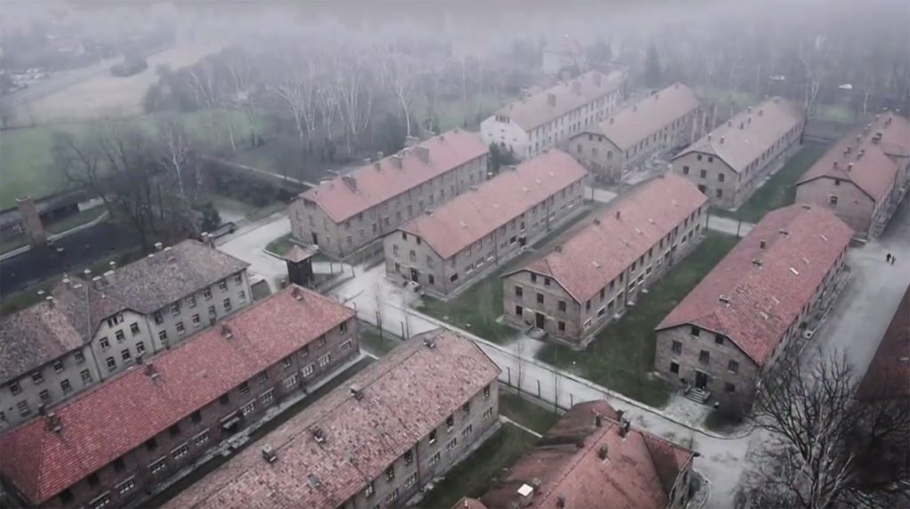 Pusieron un drone sobre Auschwitz y lo que capturaron es más devastador de lo que se esperaba