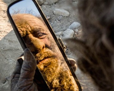 Este hombre no se ha bañado en 60 años... Pero esa no es la parte más inquietante de su historia