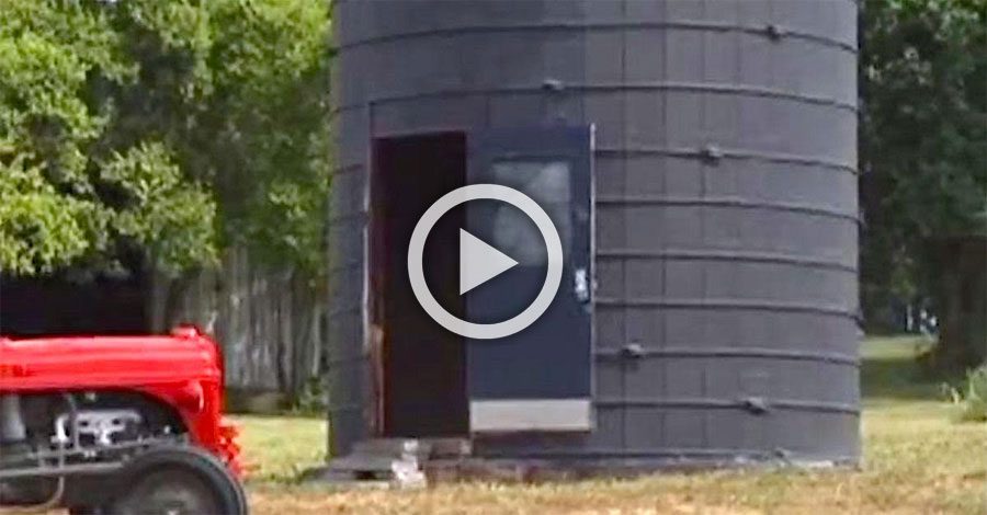 Este abuelo inicia un proyecto en un viejo silo. 2 años más tarde llama a su familia para que vean su interior