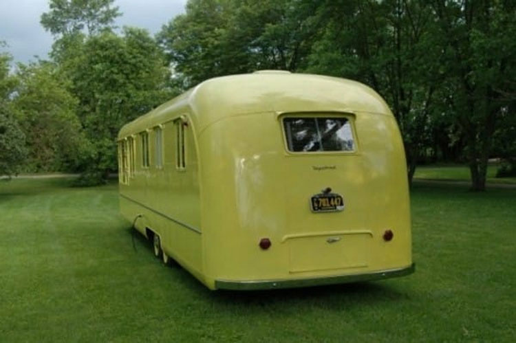Esta caravana de 1953 ha estado abandonada durante 60 años. Mira lo que encontraron dentro
