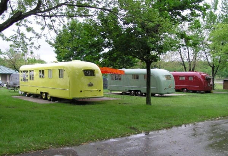 Esta caravana de 1953 ha estado abandonada durante 60 años. Mira lo que encontraron dentro