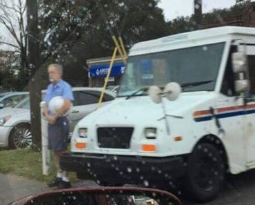 Ha sido cartero durante 35 años. ¿Por qué está haciendo esto bajo la lluvia? Increíble 7 Ha sido cartero durante 35 años. ¿Por qué está haciendo esto bajo la lluvia? Increíble