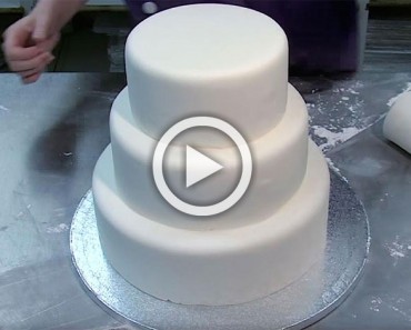 Parece una tarta normal, pero MIRA con atención al glaseado blanco. ¡Increíble!