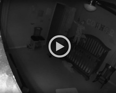 Mira con detenimiento el vídeo de este niño filmado con una cámara de vigilancia. ¿Qué ves?