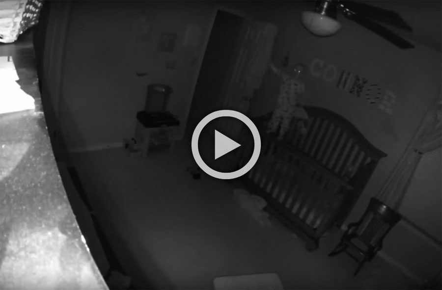 Mira con detenimiento el vídeo de este niño filmado con una cámara de vigilancia. ¿Qué ves?