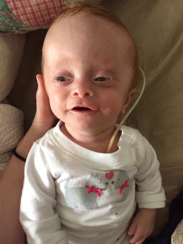 Esta pareja decidió adoptar un bebé, pero lo que encontraron en el hospital les dejó sin habla