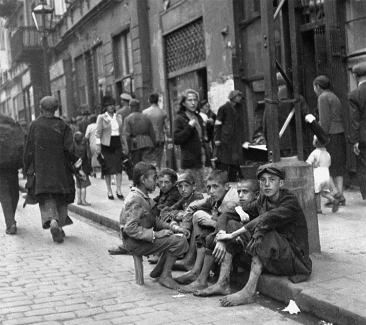 Cuando los nazis reclutaban trabajadores en Varsovia, estos cuidadores del zoológico hicieron lo impensable