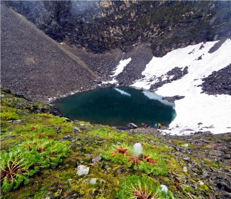 Lo que encontraron cerca de este lago es muy extraño... pero la verdad lo es más