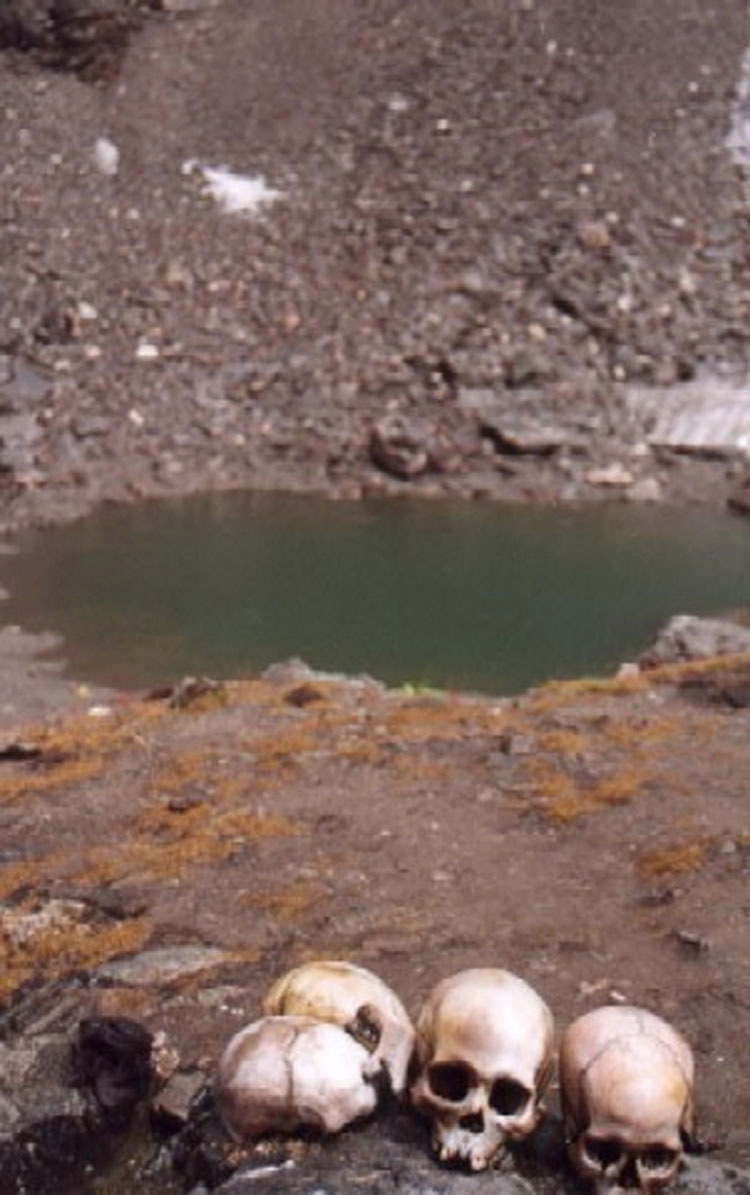 Lo que encontraron cerca de este lago es muy extraño... pero la verdad lo es más