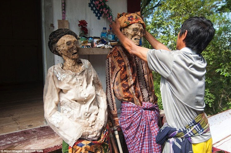 Este apartado pueblo tiene una tradición muy extraña, y no estamos cómo sentirnos al respecto