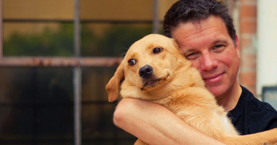 Deja de abrazar a tu perro - los psicólogos de animales dicen que lo odia