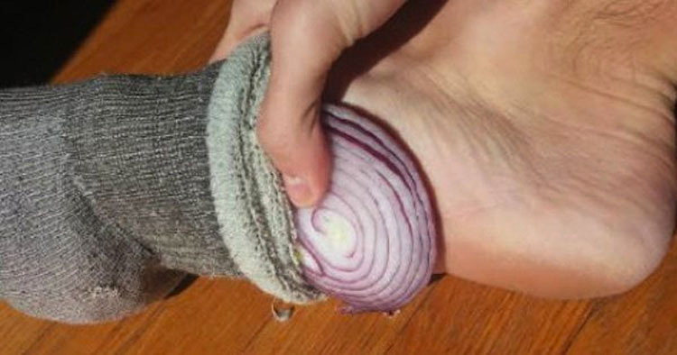 Se frotó cebolla cruda en la mano por una brillante razón. ¡No tenía idea de que esto realmente funciona!