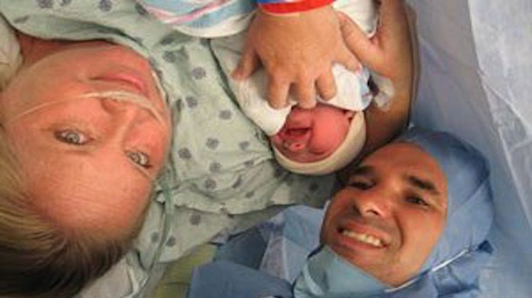Cree que su bebé está soplando una burbuja durante la ecografía. Entonces ve el rostro de su doctor ...