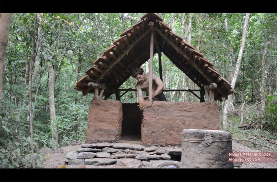 Este hombre construye una casa entera con sus propias manos. Mira el interior...