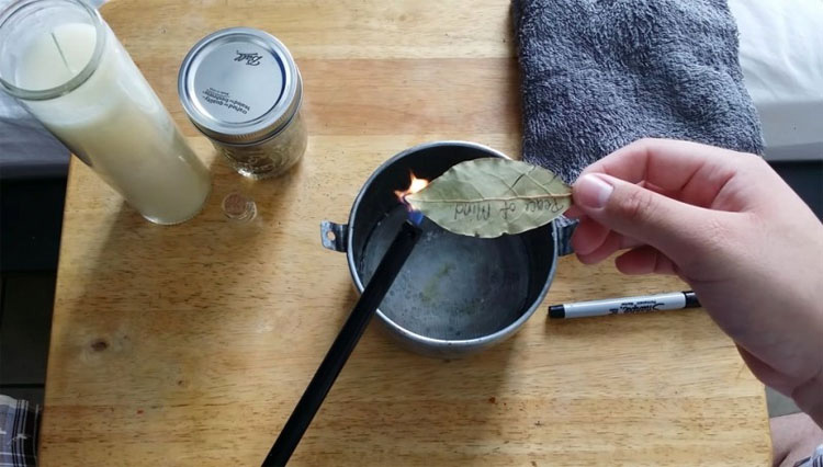 Quema una hoja de laurel en casa y mira lo que sucede en sólo 10 minutos