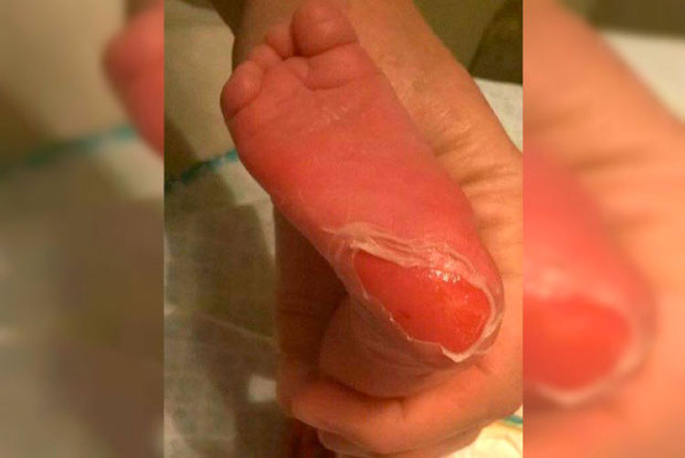 Enfermera devuelve a su madre su bebé de 2 semanas, pero ésta se enfurece al ver ESTO