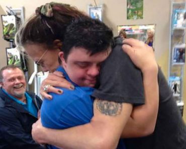 Steven Tyler se encuentra con un fan devastado en una farmacia. Lo que hace es increíble 1 Steven Tyler se encuentra con un fan devastado en una farmacia. Lo que hace es increíble