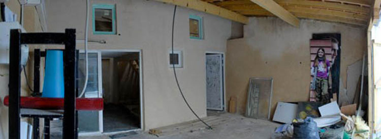 Encuentran un garaje abandonado y lo transforman en una casa sorprendente. Mira el antes y el después