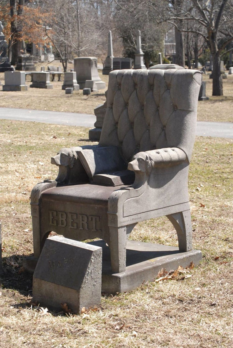 15 llamativas lápidas que llevan el humor y la belleza a la muerte