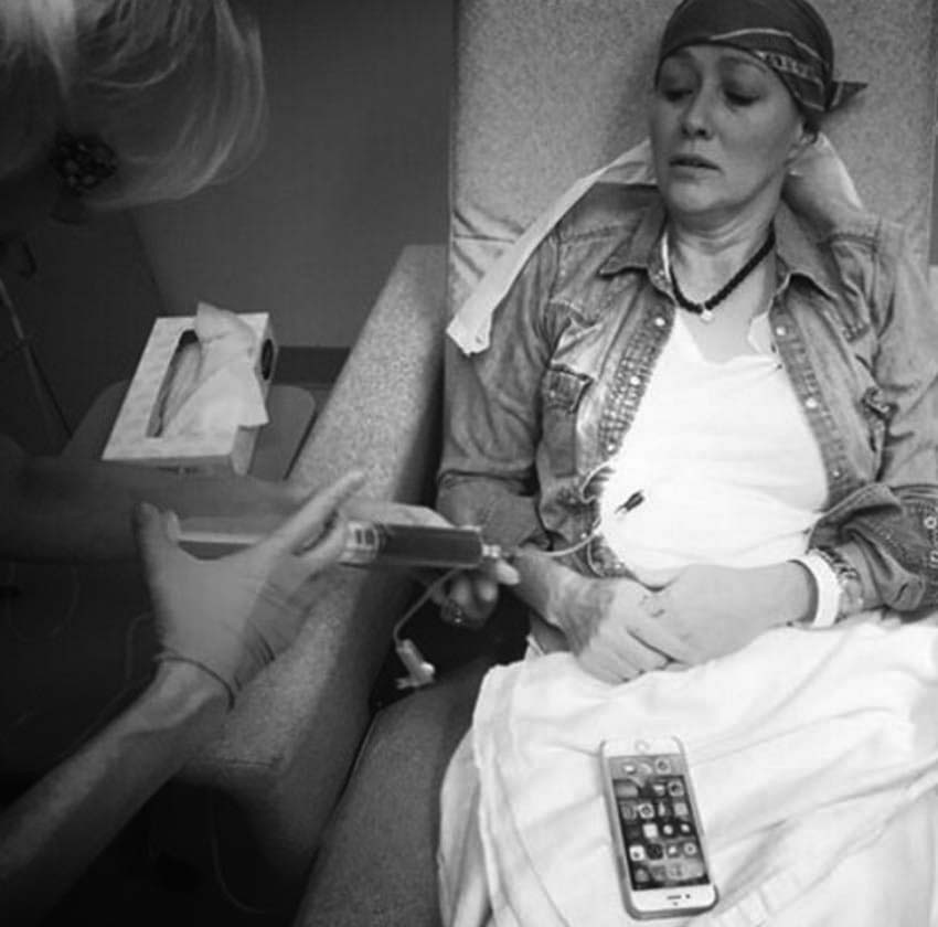 Shannen Doherty comparte unas desgarradoras fotos para mostrar su batalla contra el cáncer de mama