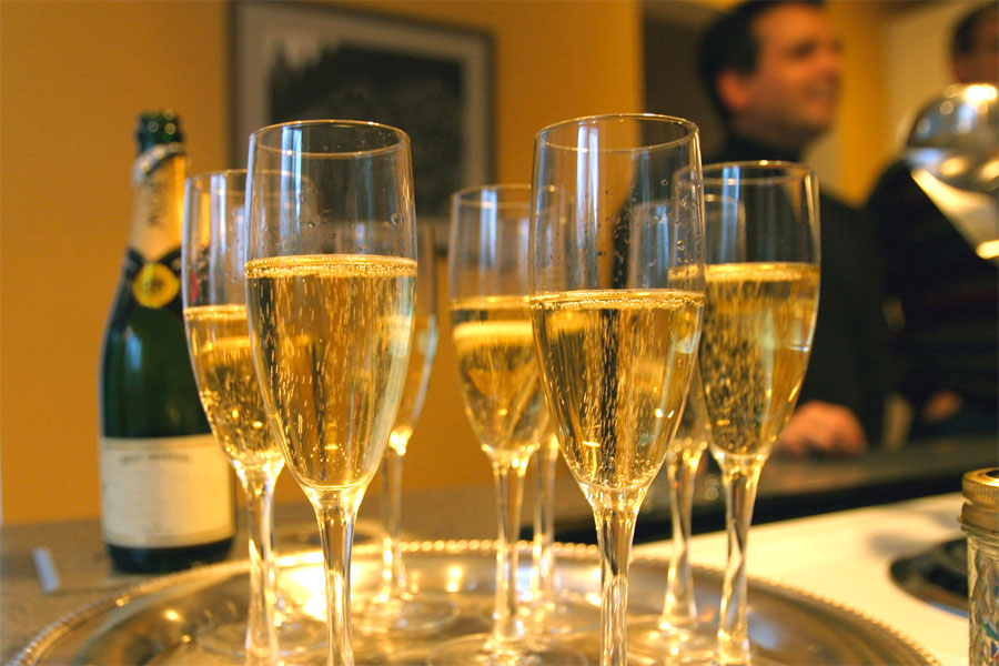 Tres copas de champagne podrían ayudar a prevenir la demencia y la enfermedad de Alzheimer