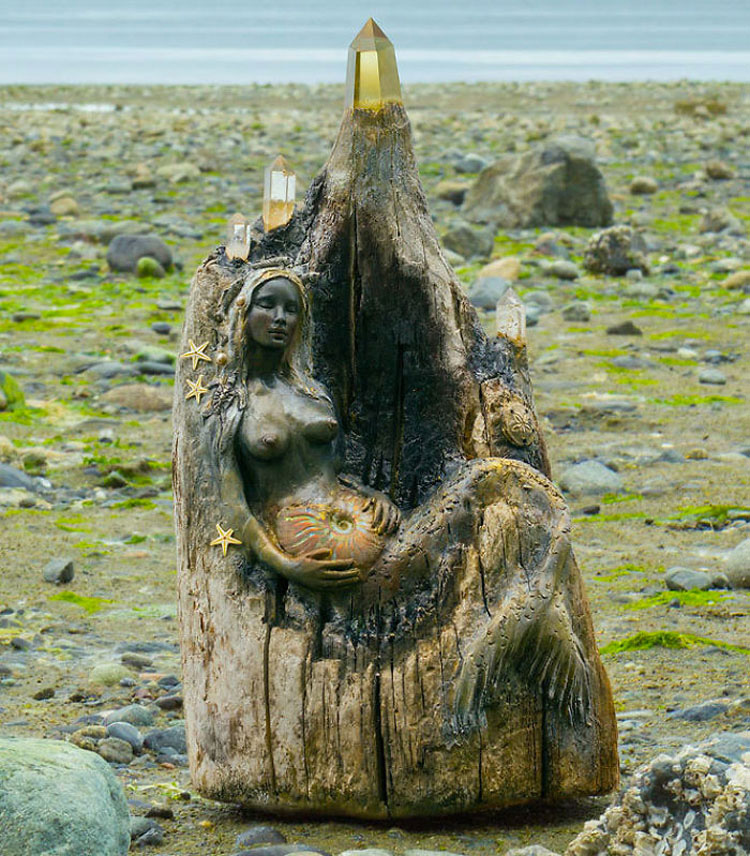 15 impresionantes esculturas hechas con maderas que cuentan historias olvidadas del Océano