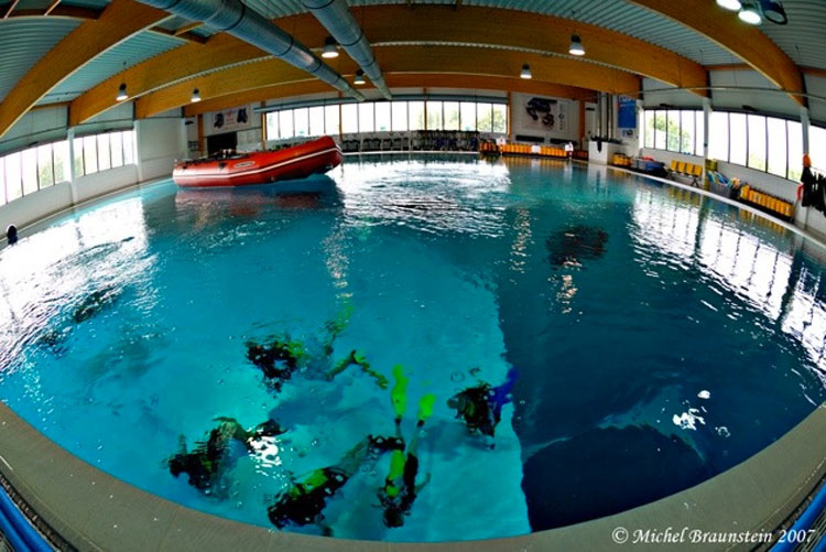 ¿Te atreverías a sumergirte en la piscina más profunda (y aterradora) del mundo?