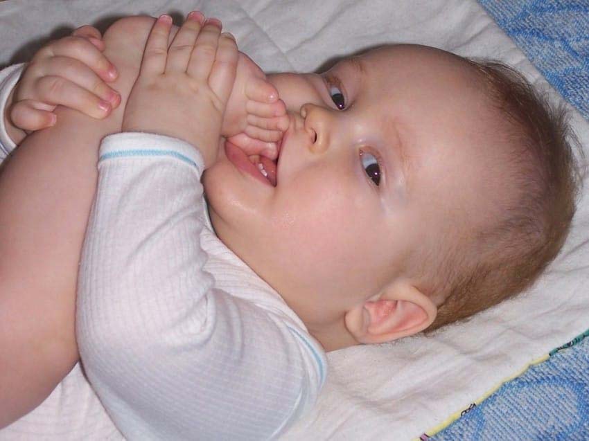 Dormir en una cuna puede prevenir y corregir el 'síndrome de la cabeza plana' en los bebés