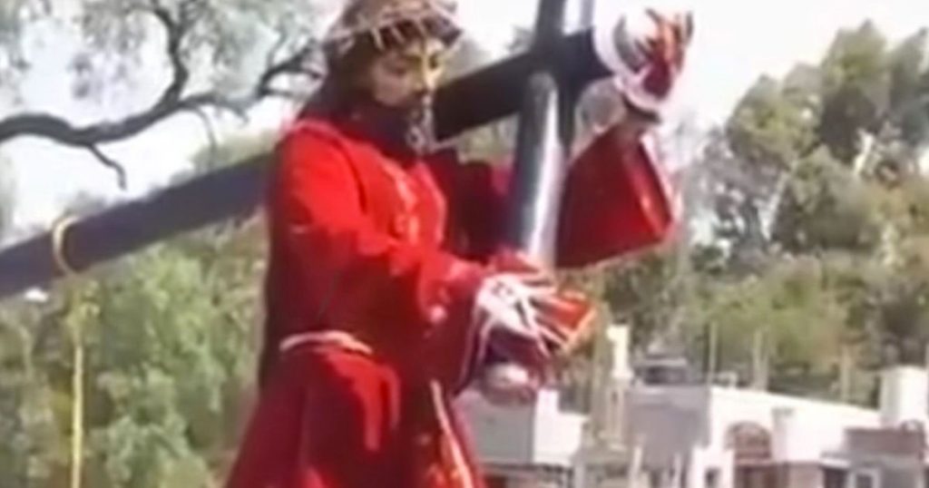 El vídeo que da la vuelta al mundo: estatua de Jesús 'mueve su cabeza' durante una procesión católica