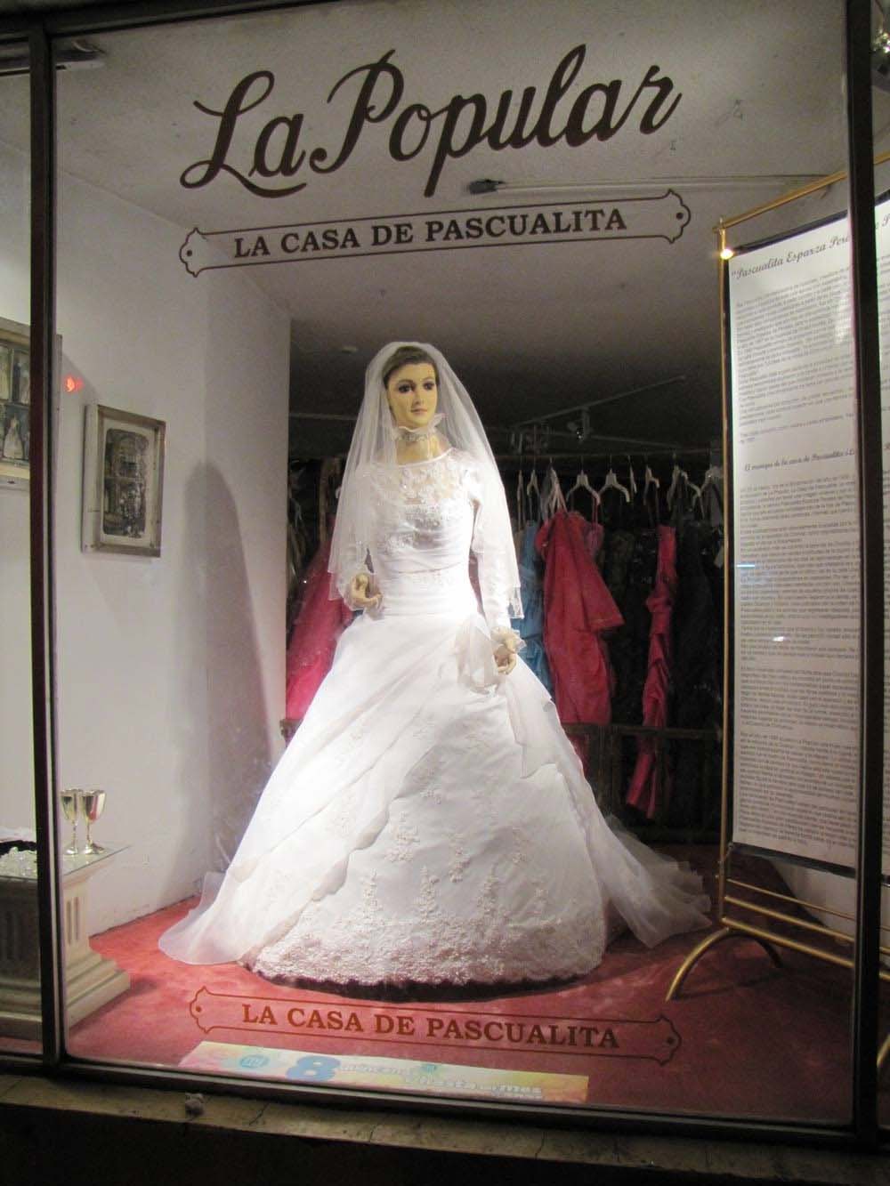 Conoce a la “Pascualita”, el famoso maniquí-cadáver de una tienda de ropa de México