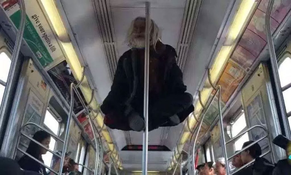 Arrasa en YouTube esta increíble levitación de un mendigo en el metro de Nueva York