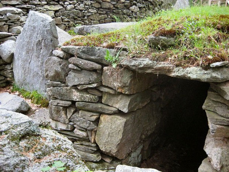 Arqueólogos encontraron algo extraño dentro de esta cueva y sigue siendo un misterio hoy en día