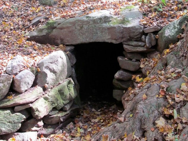 Arqueólogos encontraron algo extraño dentro de esta cueva y sigue siendo un misterio hoy en día